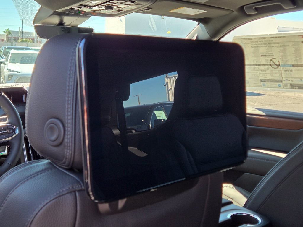 2026 GMC Yukon Denali - Photo 9