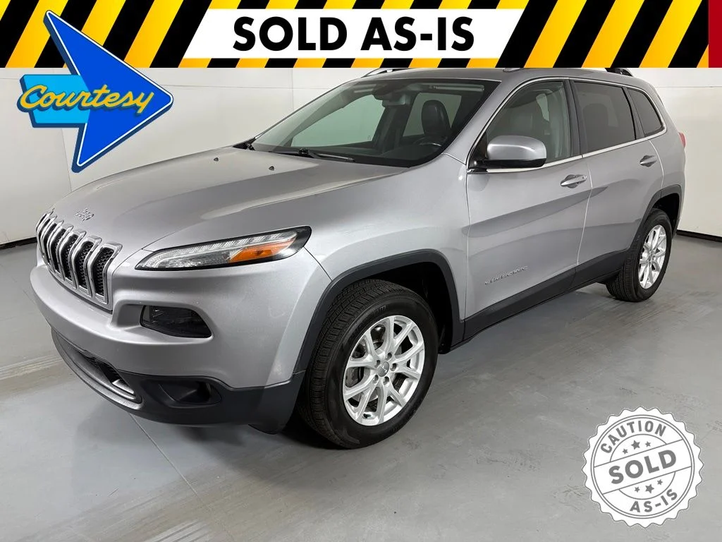 Used 2018 Silver Jeep Latitude Plus image 4