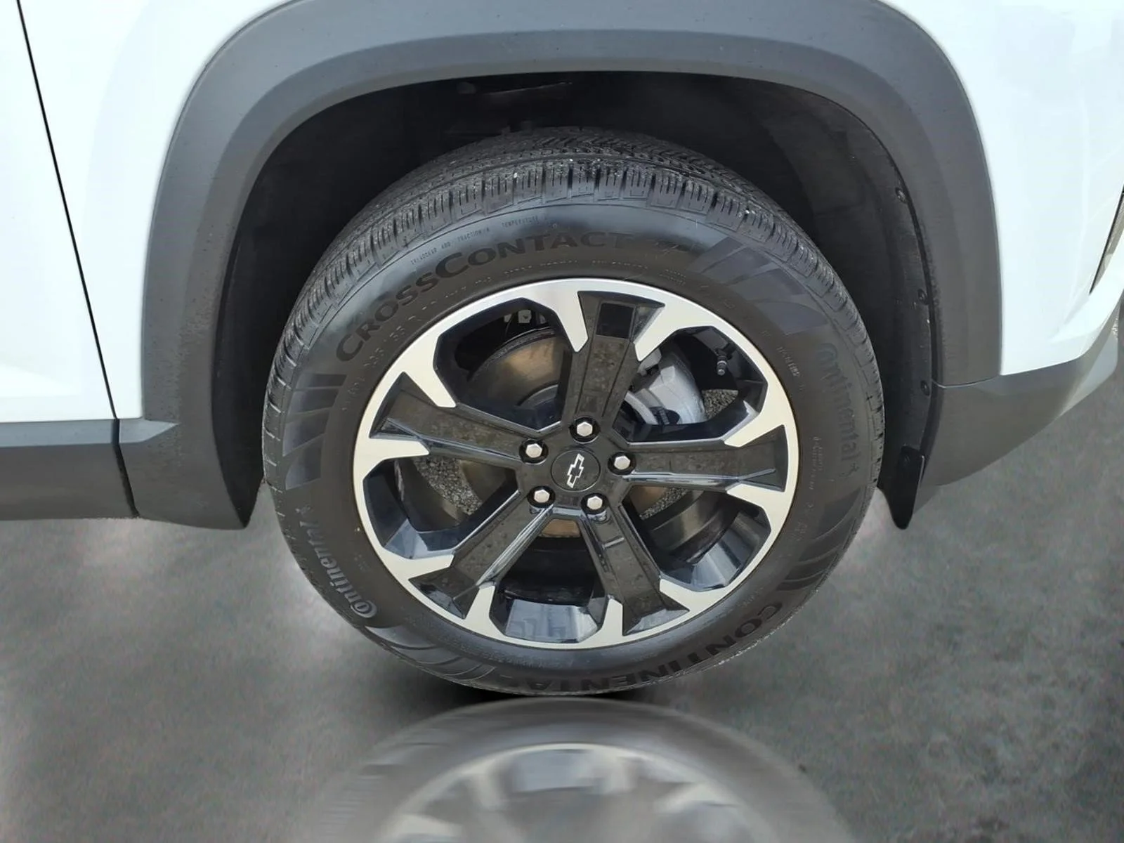 Used 2025 Summit White Chevrolet LT image 10