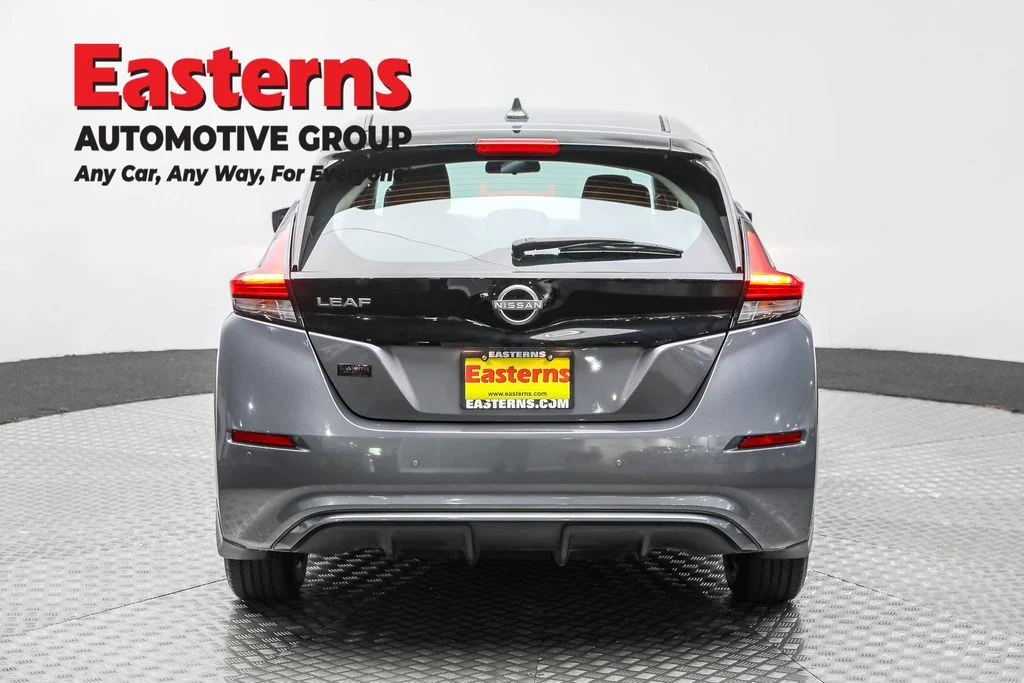 Used 2023 Gray Nissan S image 6