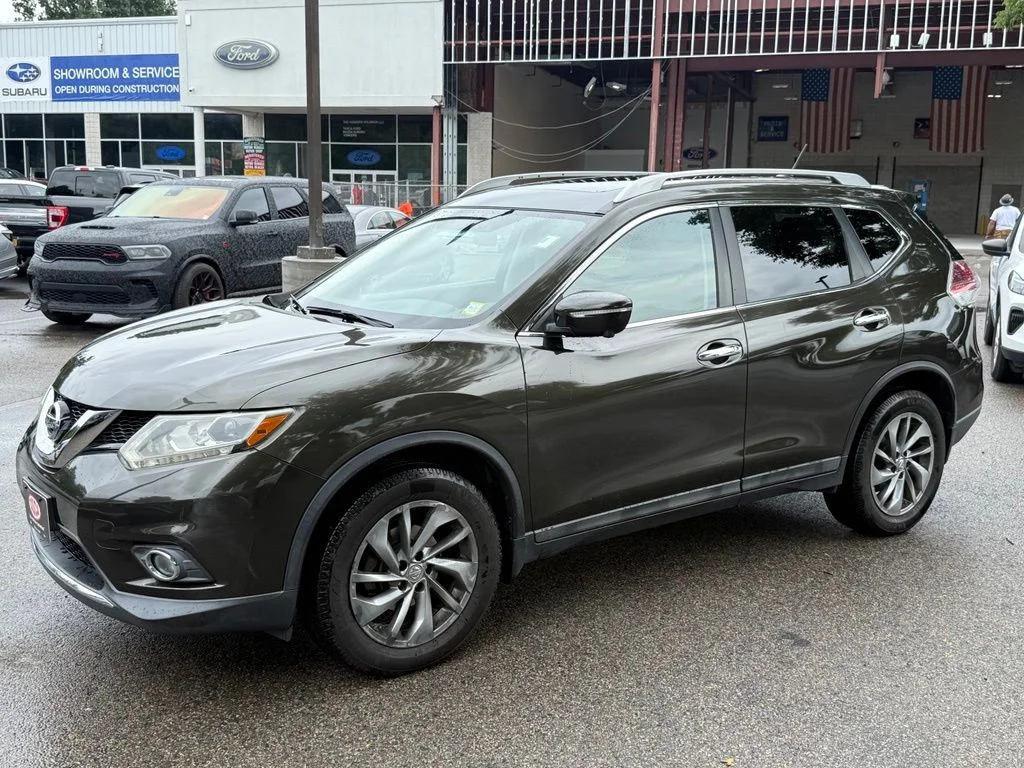 Used 2015 Black Nissan SL image 3