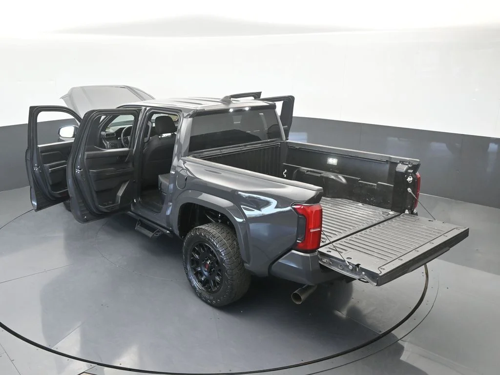 Used 2025 Underground Toyota SR5 image 72