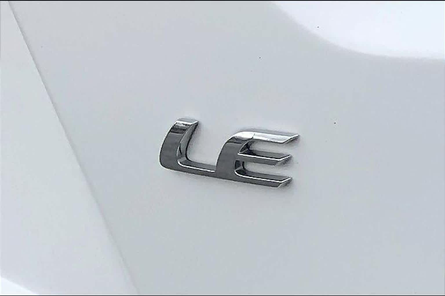Used 2025 Ice Cap Toyota LE image 30