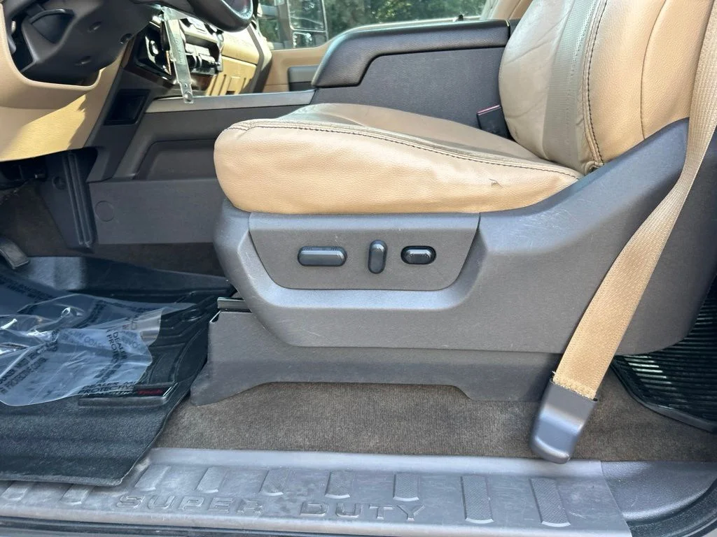 Used 2015 White Ford Lariat image 17