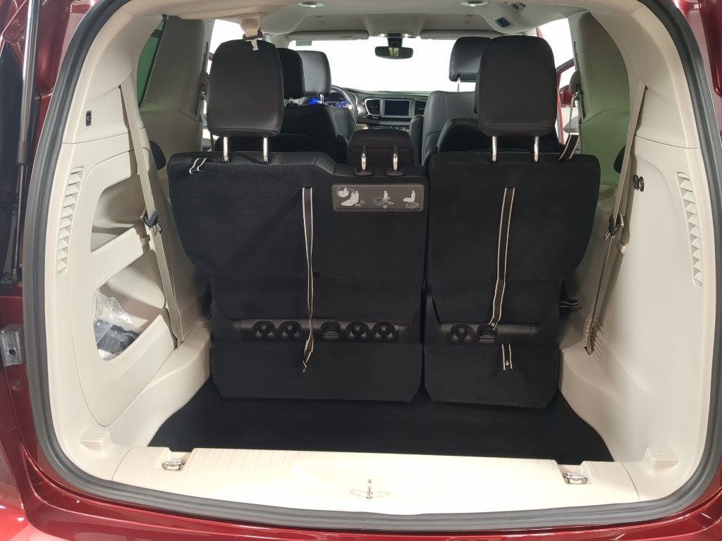 Used 2020 White Chrysler Touring L image 20
