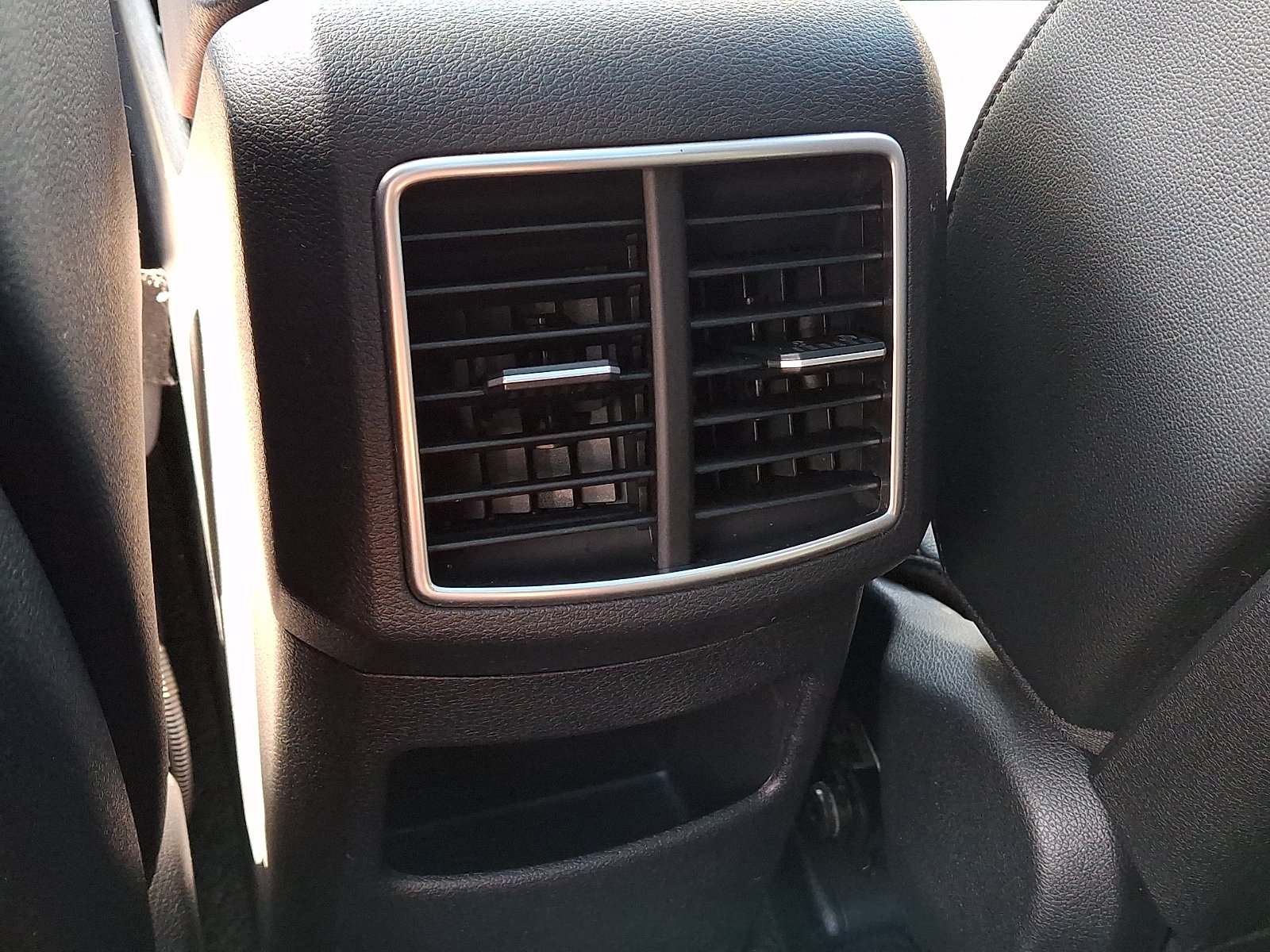 Used 2024 Glacial White Pearl - GWP Kia X-Line image 11