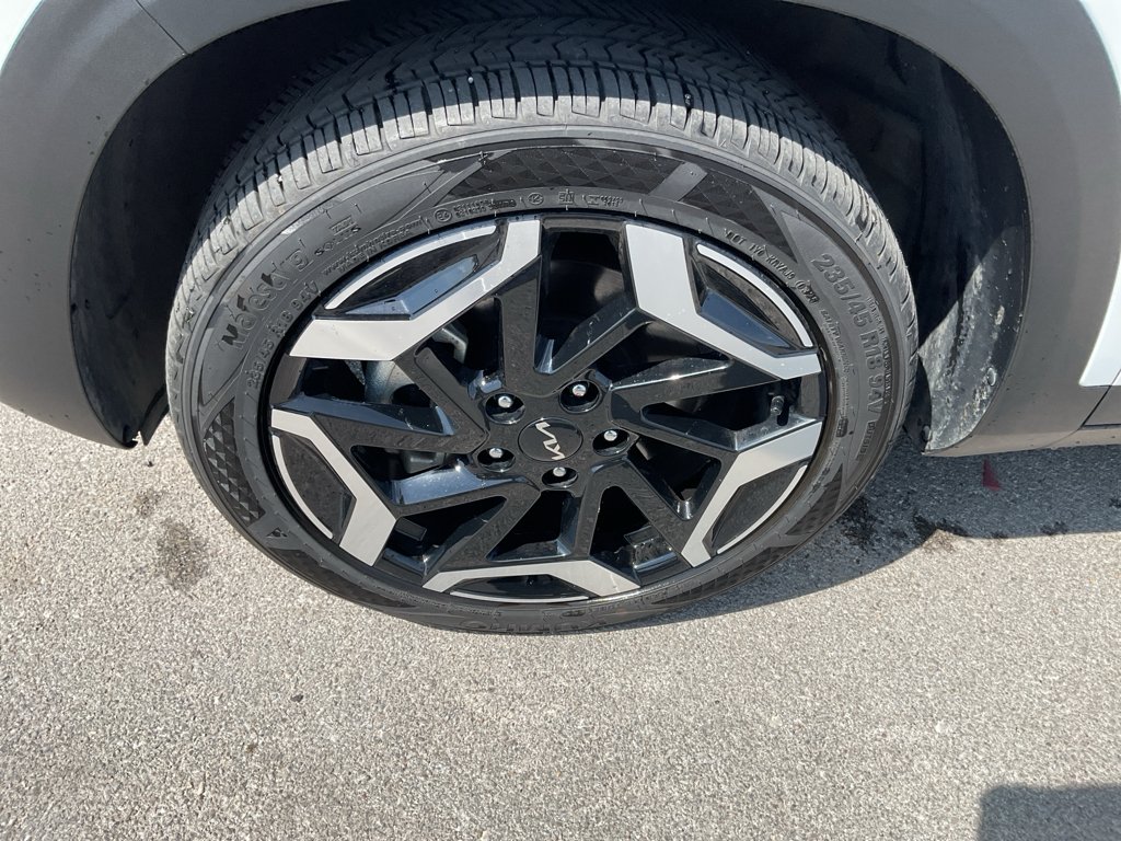 Certified Used 2025 Snow White Pearl Kia SX image 5