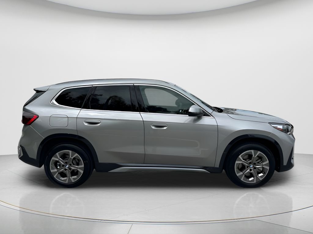 New 2026 Space Silver Metallic BMW xDrive28i image 4