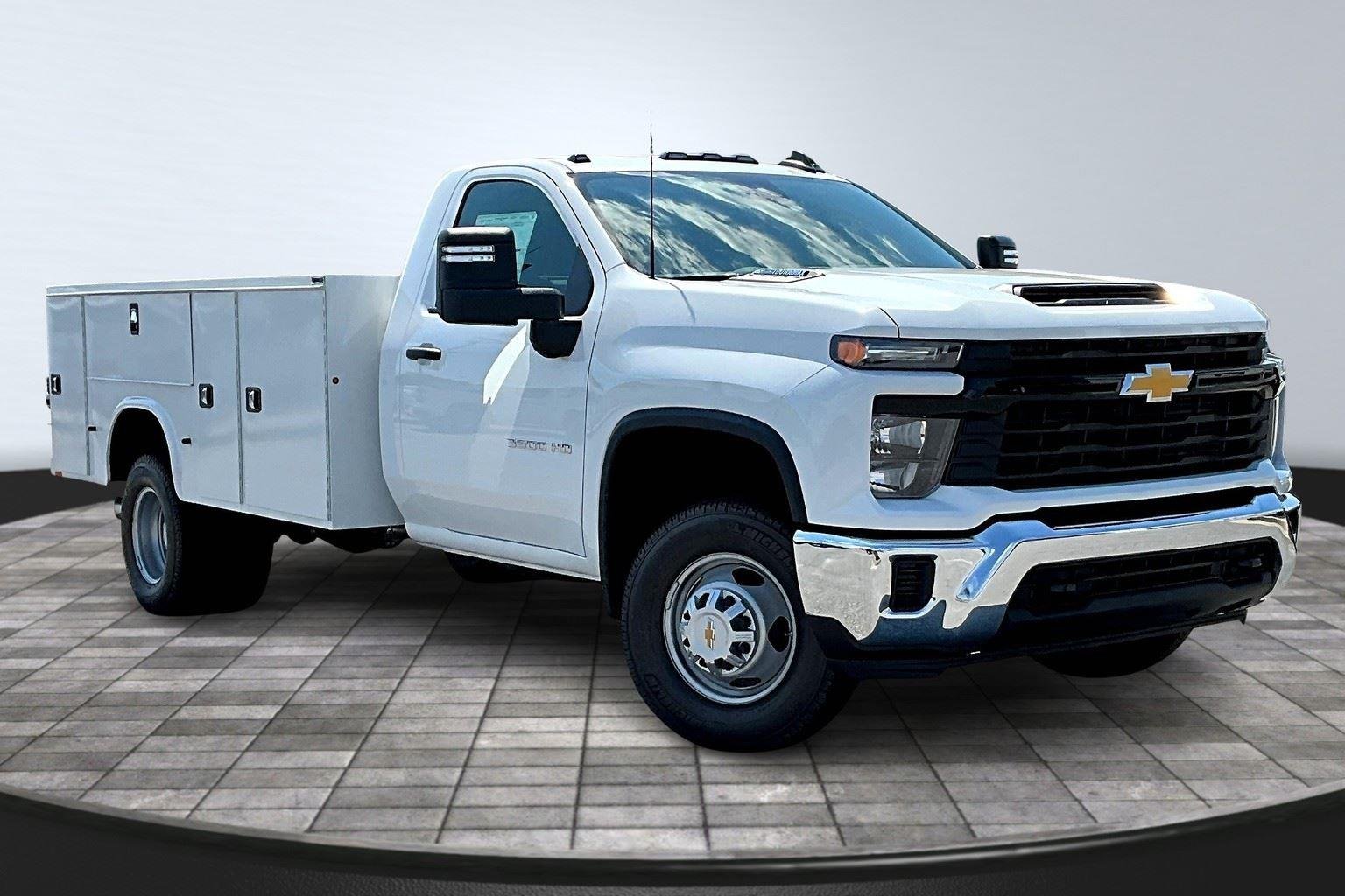 2025 Chevrolet Silverado 3500HD Work Truck photo 2