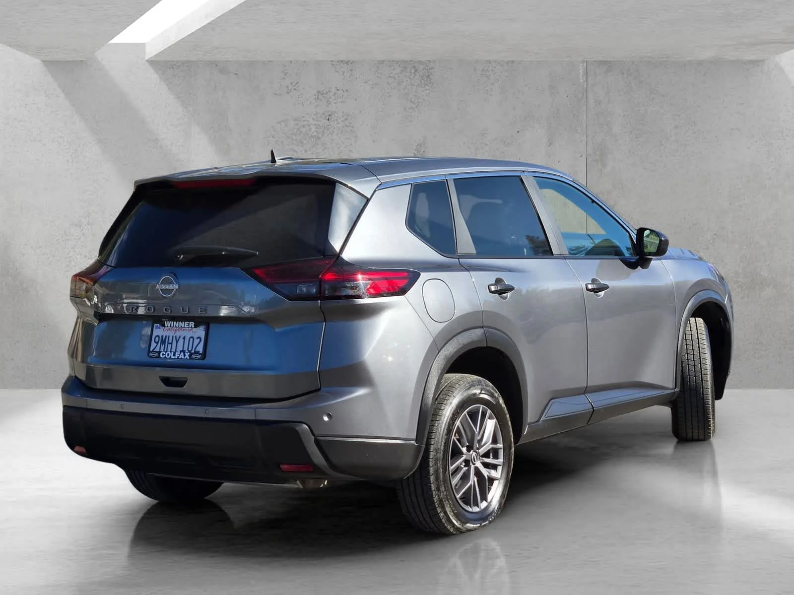 Used 2024  Nissan S image 4