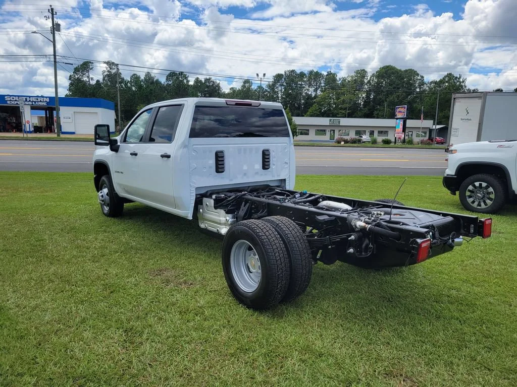 New 2026 Summit White Chevrolet Work Truck image 4