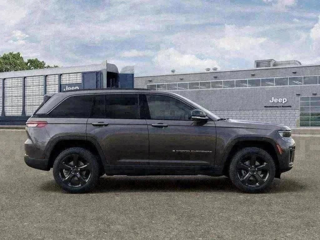 New 2026 Baltic Gray Metallic Clear-Coat Exterior Paint Jeep Limited image 93