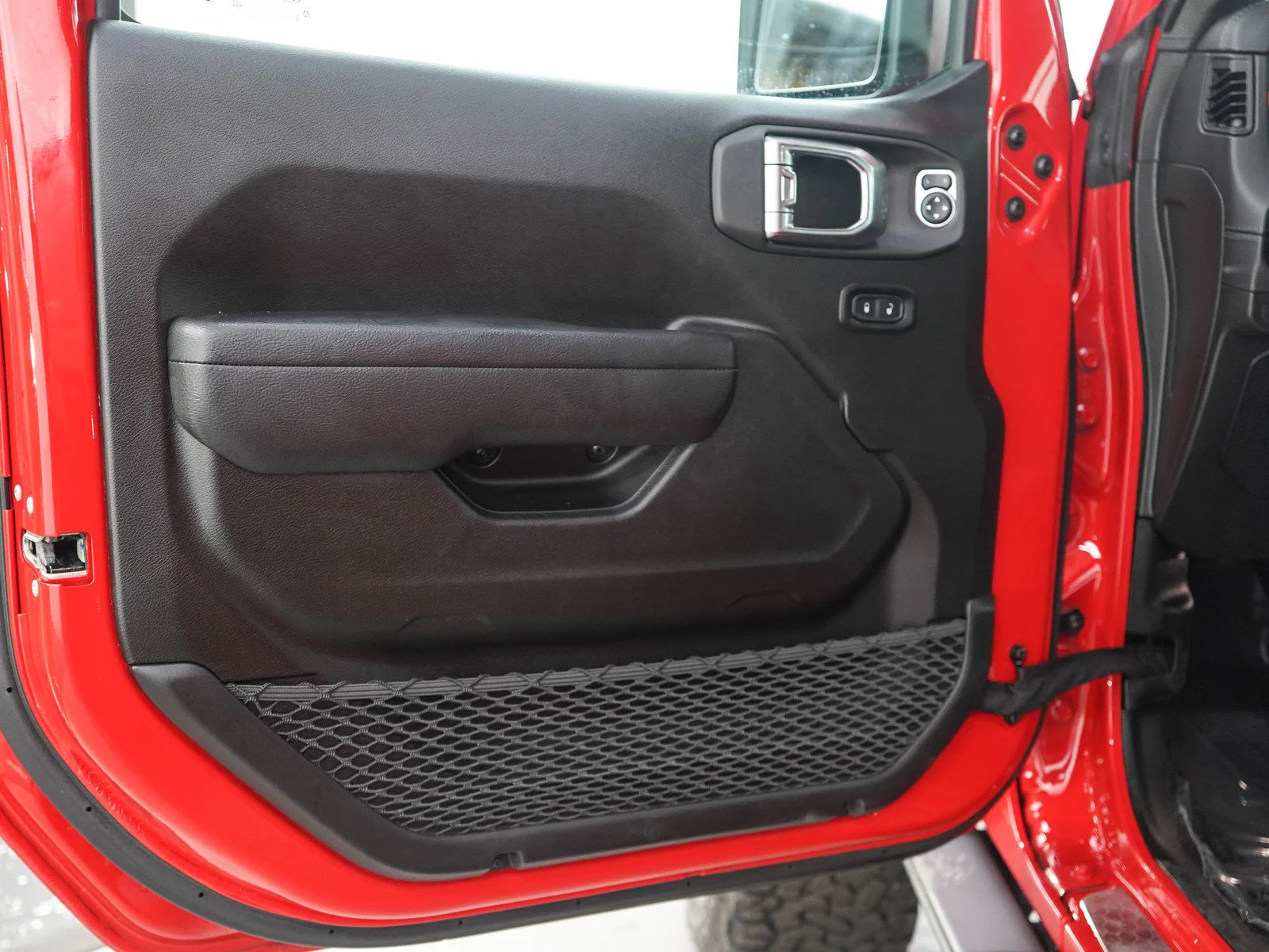 Used 2025 Firecracker Red Clearcoat Jeep Rubicon image 18