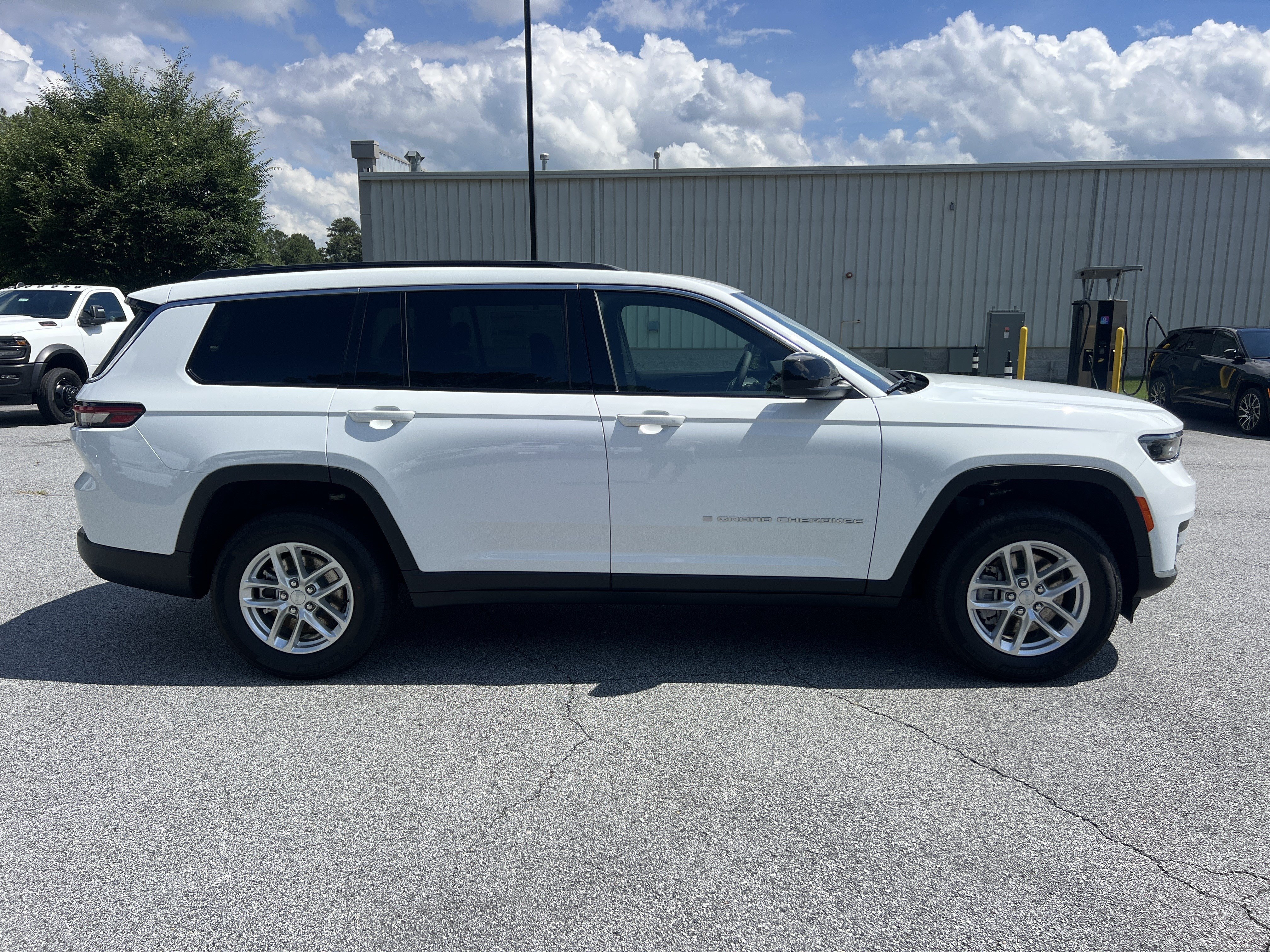 New 2026 Bright White Clearcoat Jeep Laredo image 9