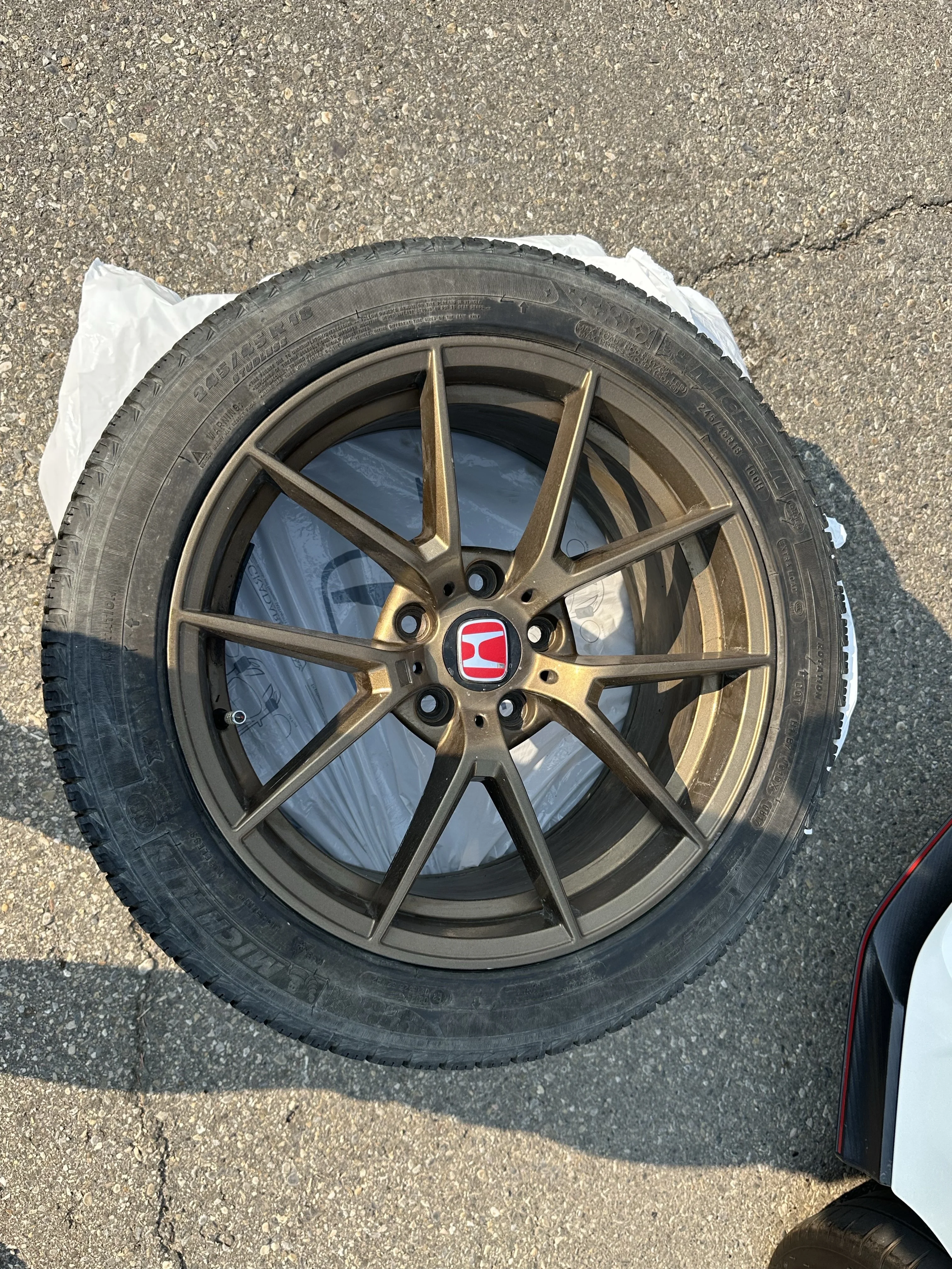 Used 2018 White Honda  image 22