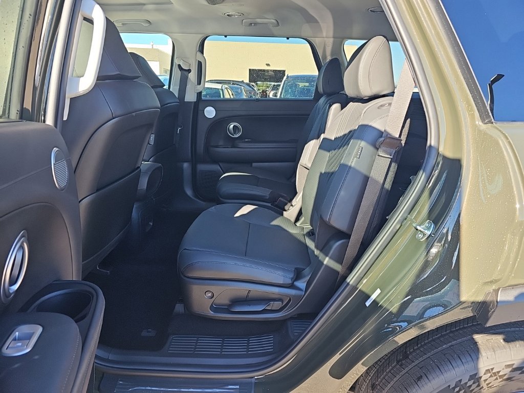 New 2027 Green Hyundai SEL Premium 7P image 31