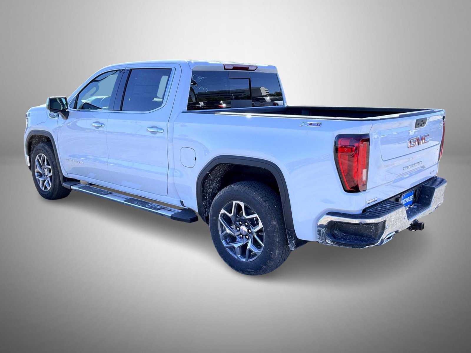 2026 GMC Sierra 1500 SLT - Photo 7