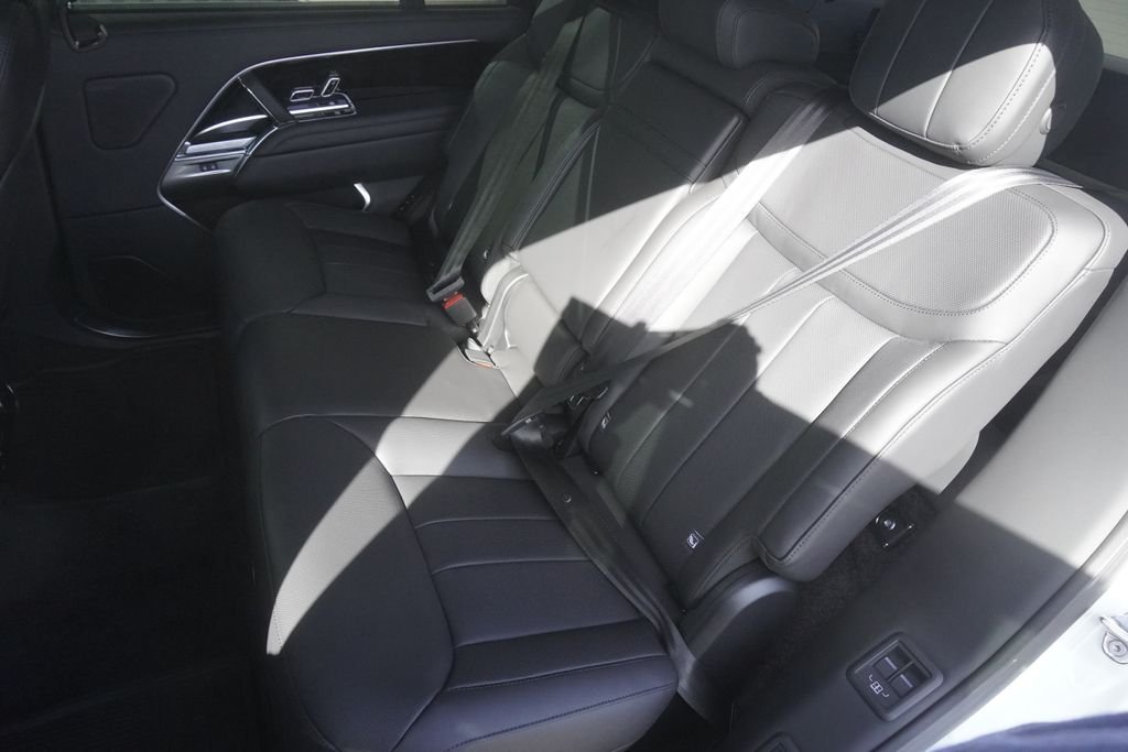 New 2026 Fuji White Land Rover SE image 30