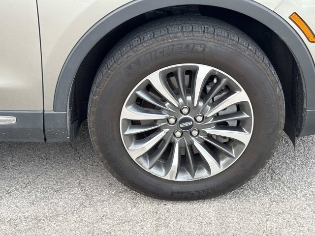 Certified Used 2023 Beige Lincoln Standard image 9