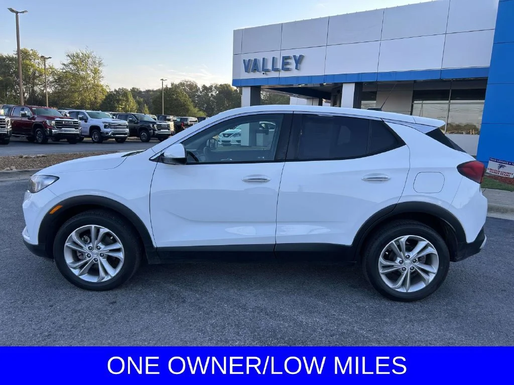 Used 2023 SUMMIT WHITE Buick Preferred image 7