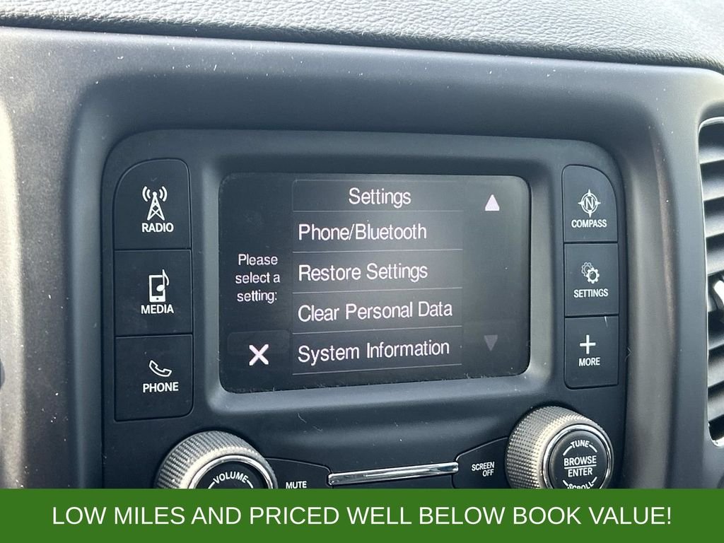 Used 2018 Gray Jeep Latitude image 28