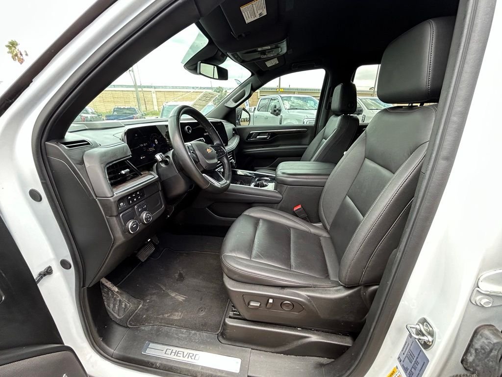 Used 2025 White Chevrolet LT image 11