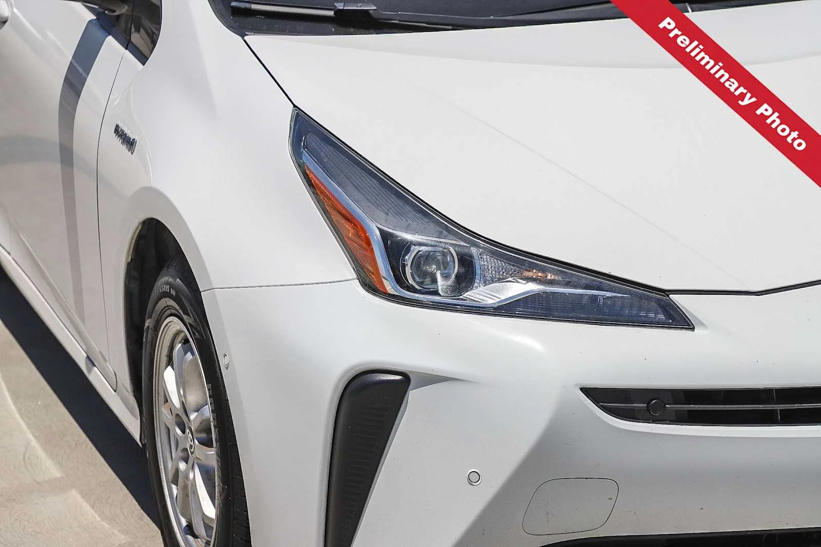 Used 2020 Super White Toyota LE image 4