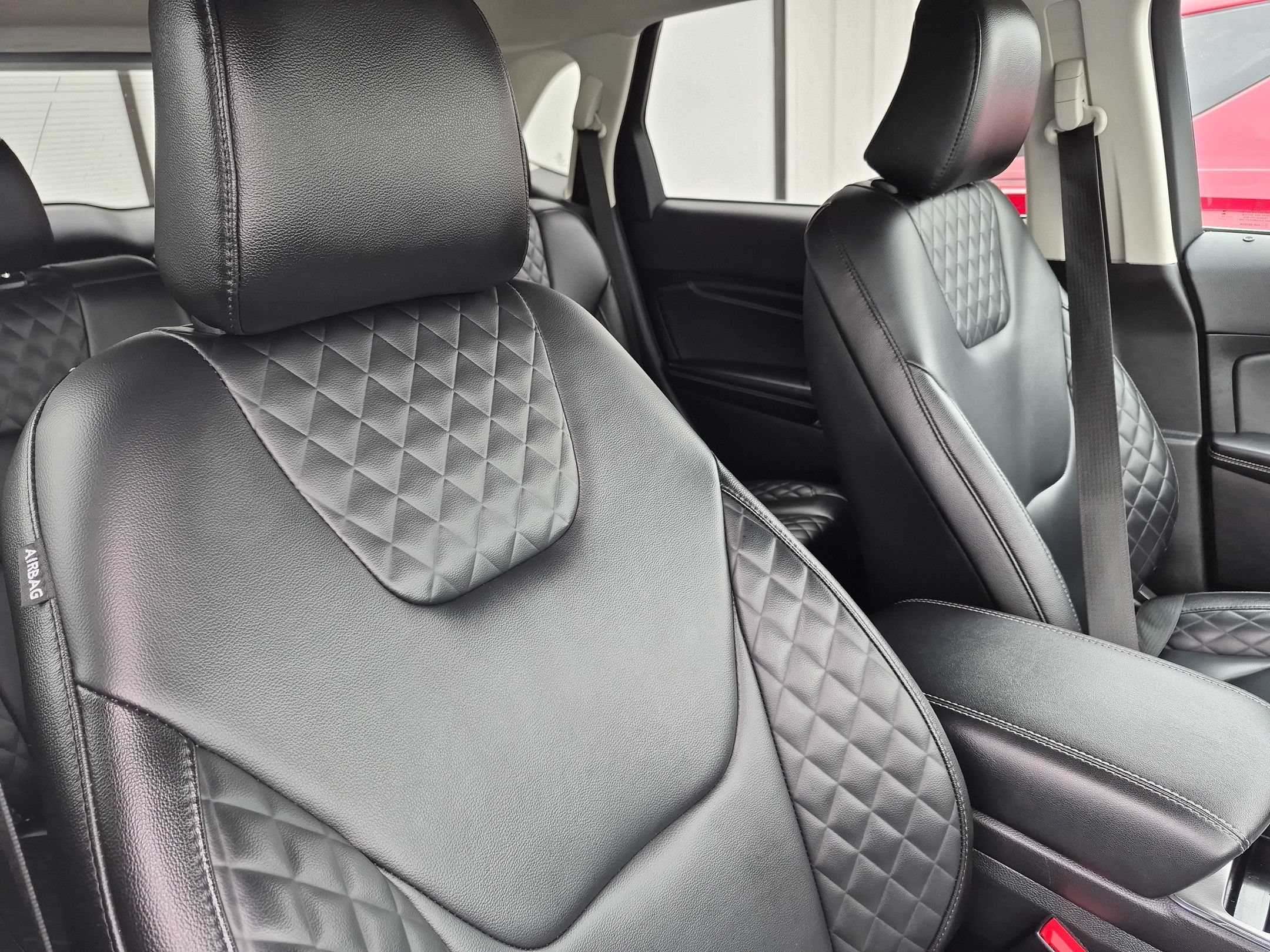 Used 2024  Ford Titanium image 33