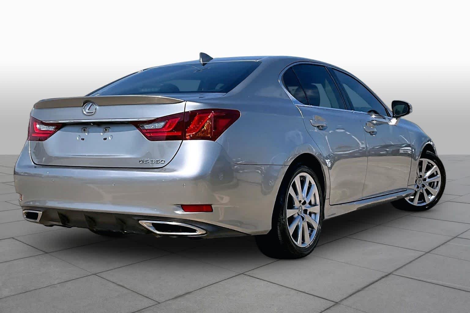 Used 2015 Atomic Silver Lexus  image 13
