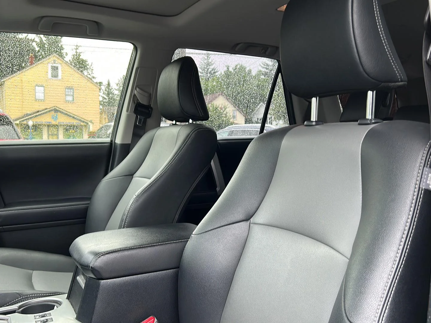 Used 2019 Magnetic Gray Metallic Toyota SR5 Premium image 10