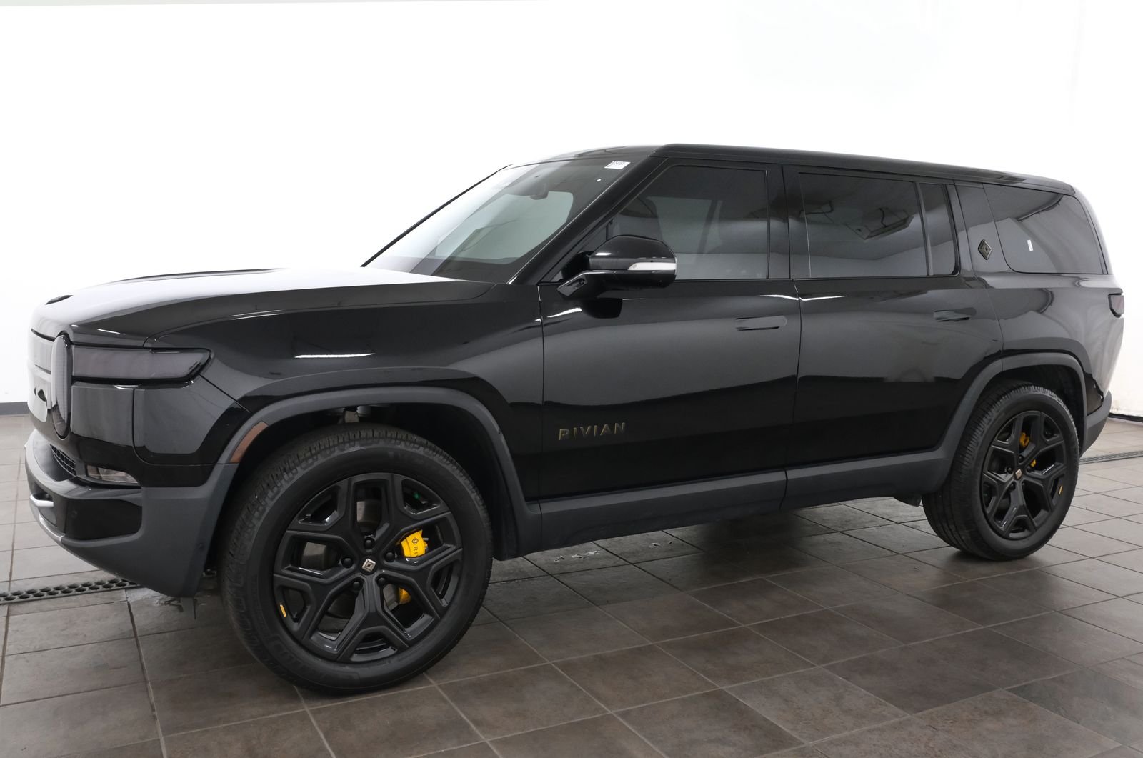 Used 2023 Midnight Rivian Adventure image 3