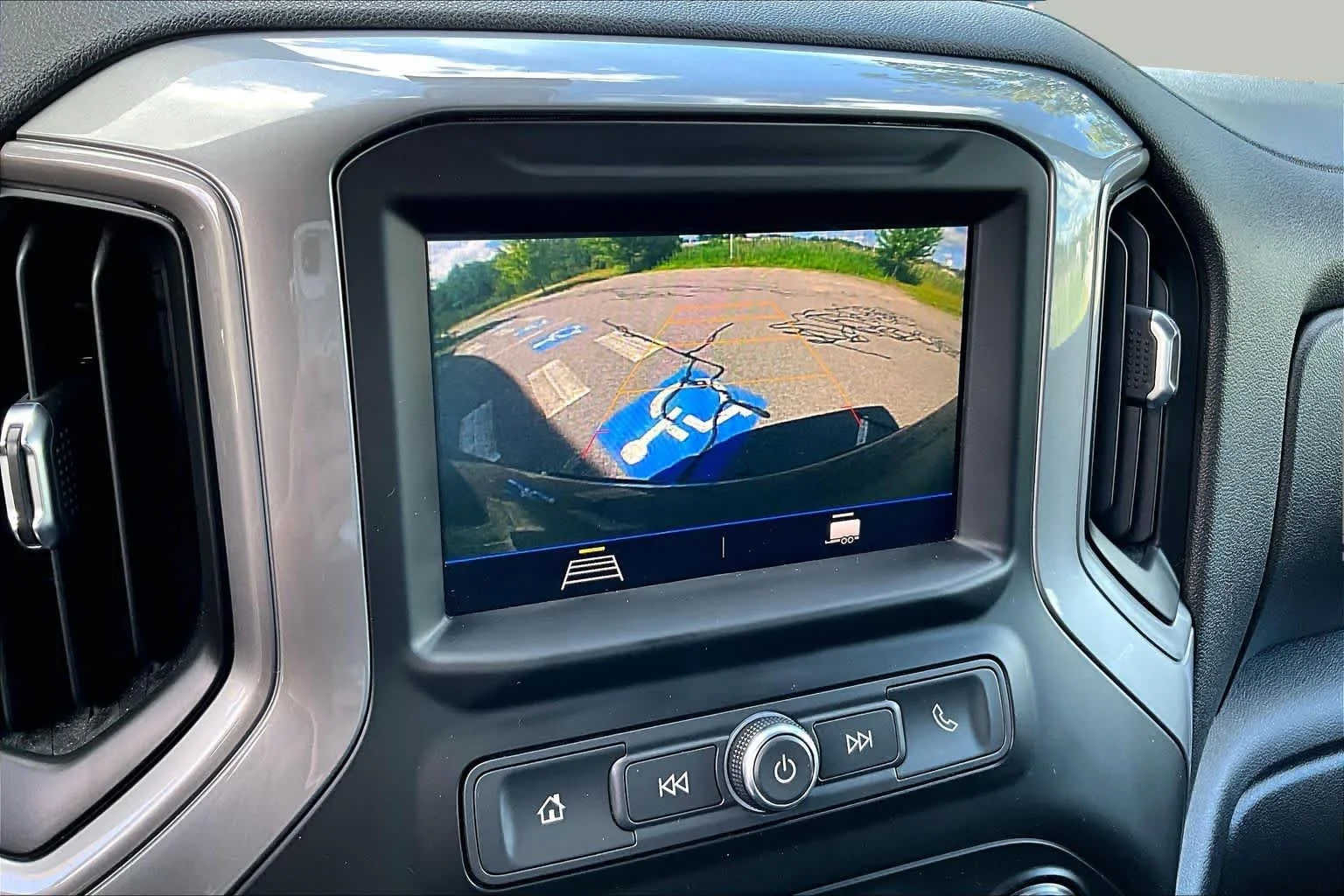 Used 2022 Northsky Blue Metallic Chevrolet Custom image 29