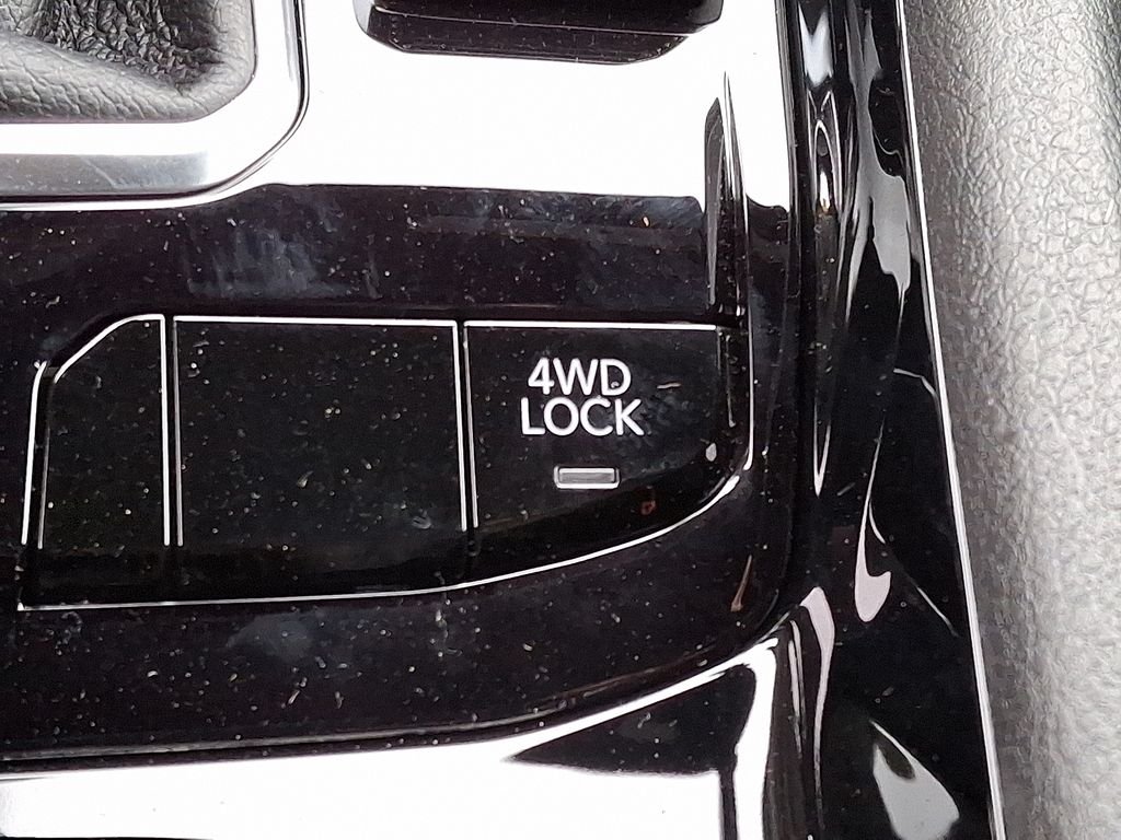New 2026 Black Jeep Latitude image 18