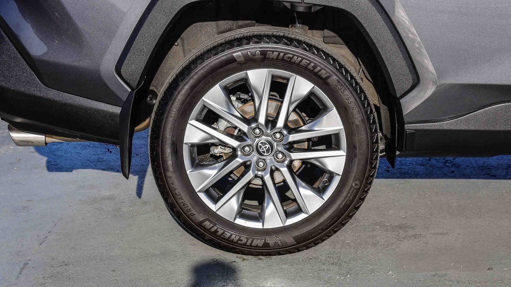 Used 2023 Magnetic Gray Metallic Toyota XLE Premium image 12