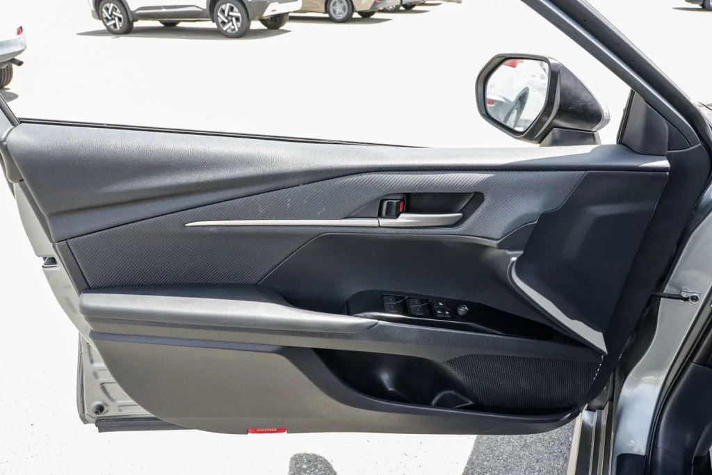 Used 2025  Toyota SE image 13