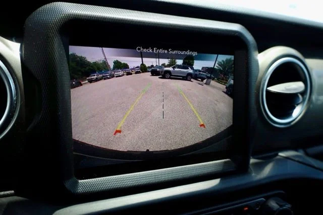 Used 2023 White Jeep Sahara image 3