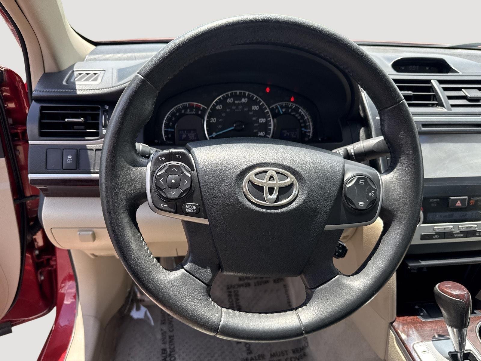 Used 2014 Barcelona Red Metallic Toyota XLE image 19