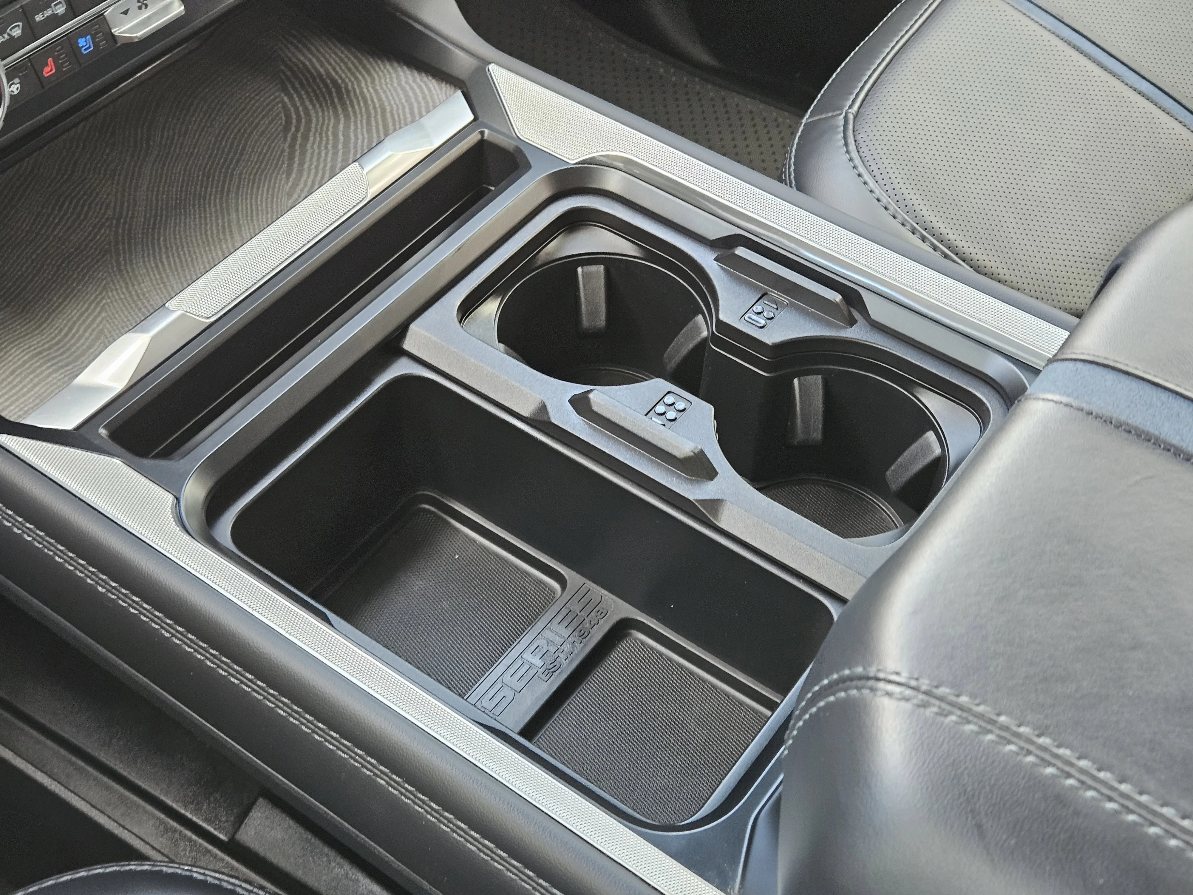 Used 2025  Ford Platinum image 21