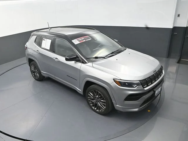 Used 2022 Silver Jeep Limited image 11