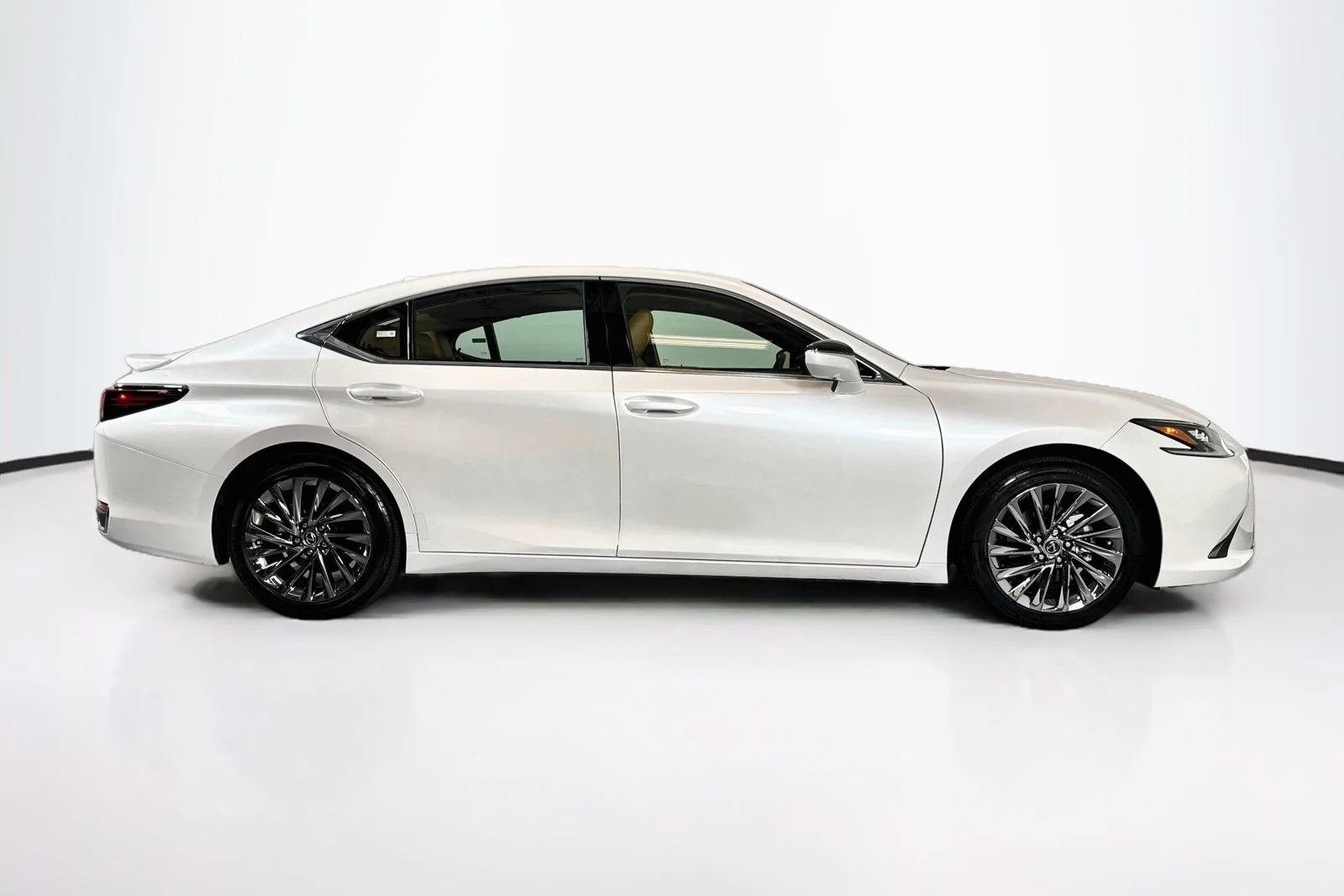 Used 2024 Eminent White Pearl Lexus ES 300h Ultra Luxury image 4