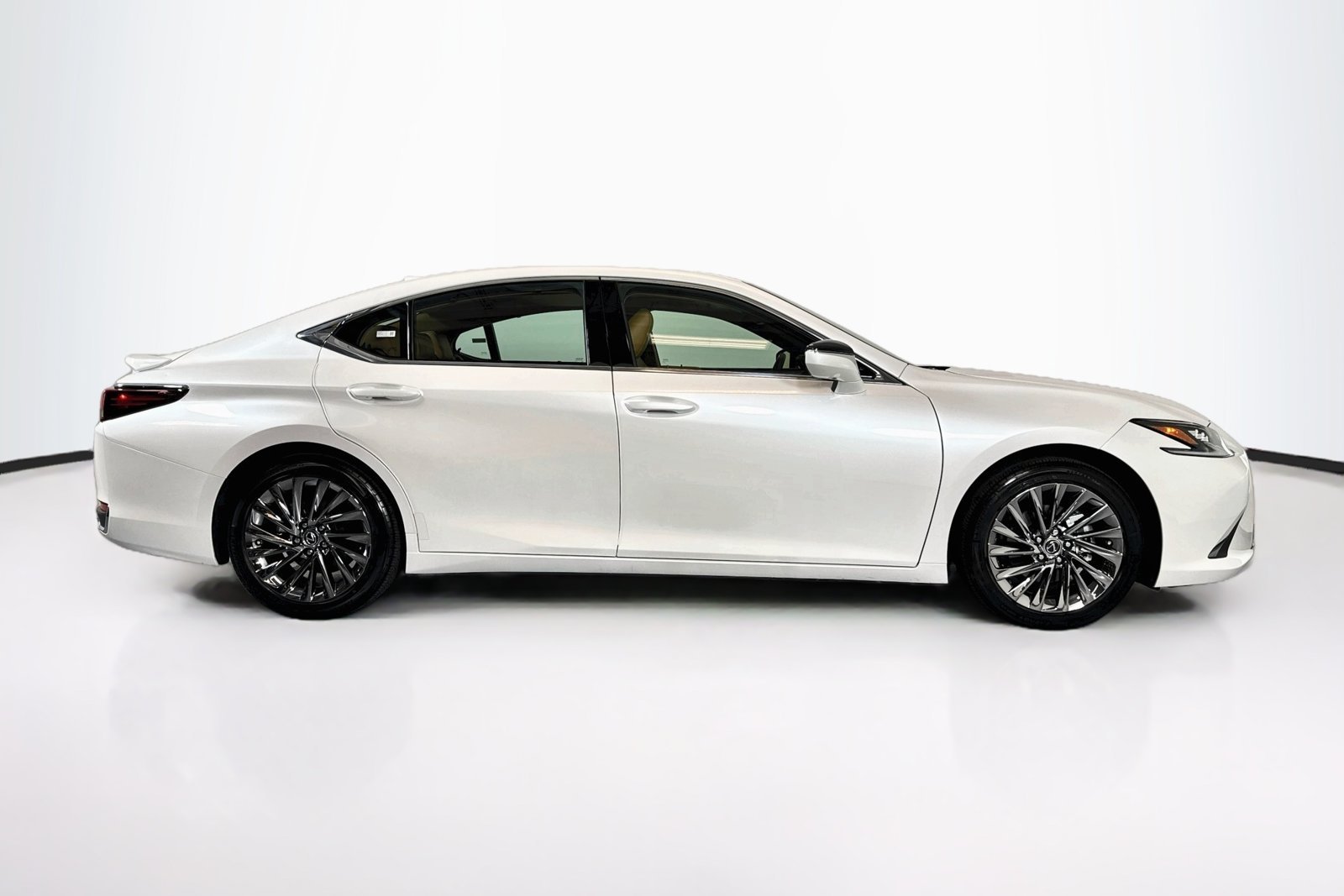Used 2024 Eminent White Pearl Lexus ES 300h Ultra Luxury image 4