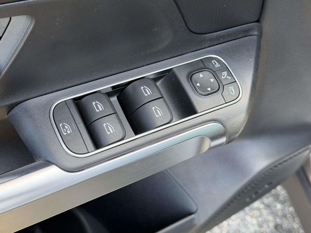 New 2026 Mountain Grey Metallic Mercedes-Benz GLB 250 image 17