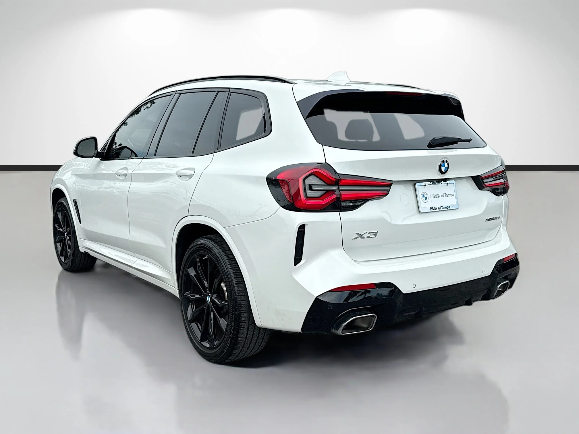Used 2022 Mineral White Metallic BMW xDrive30i image 5