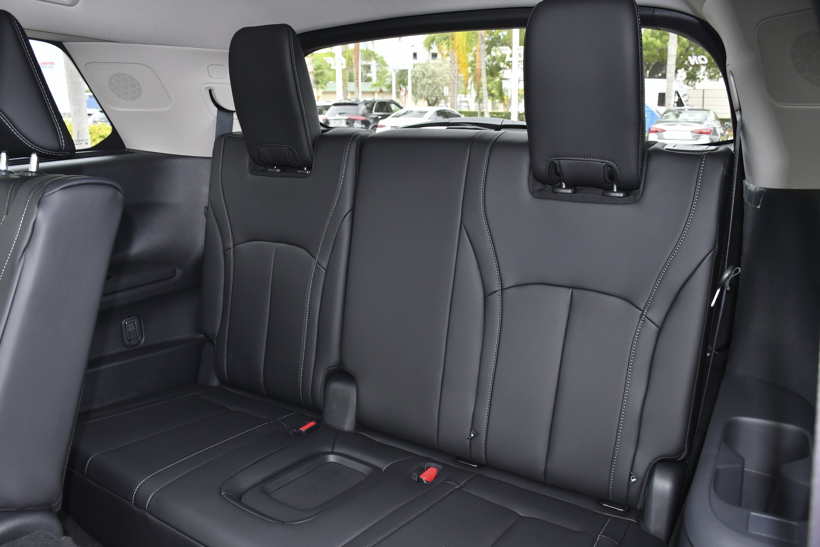New 2027 MINERAL BLACK INFINITI Luxe FWD image 30