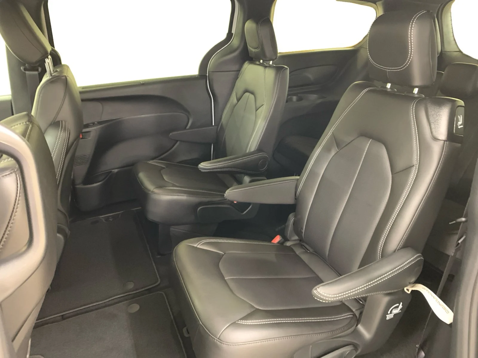 New 2027 Bright White Chrysler SXT image 16