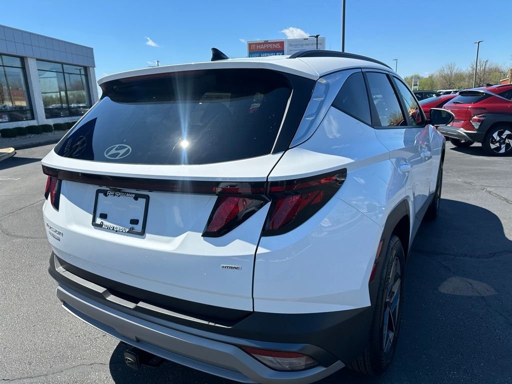 New 2026 White Hyundai SEL AWD image 9