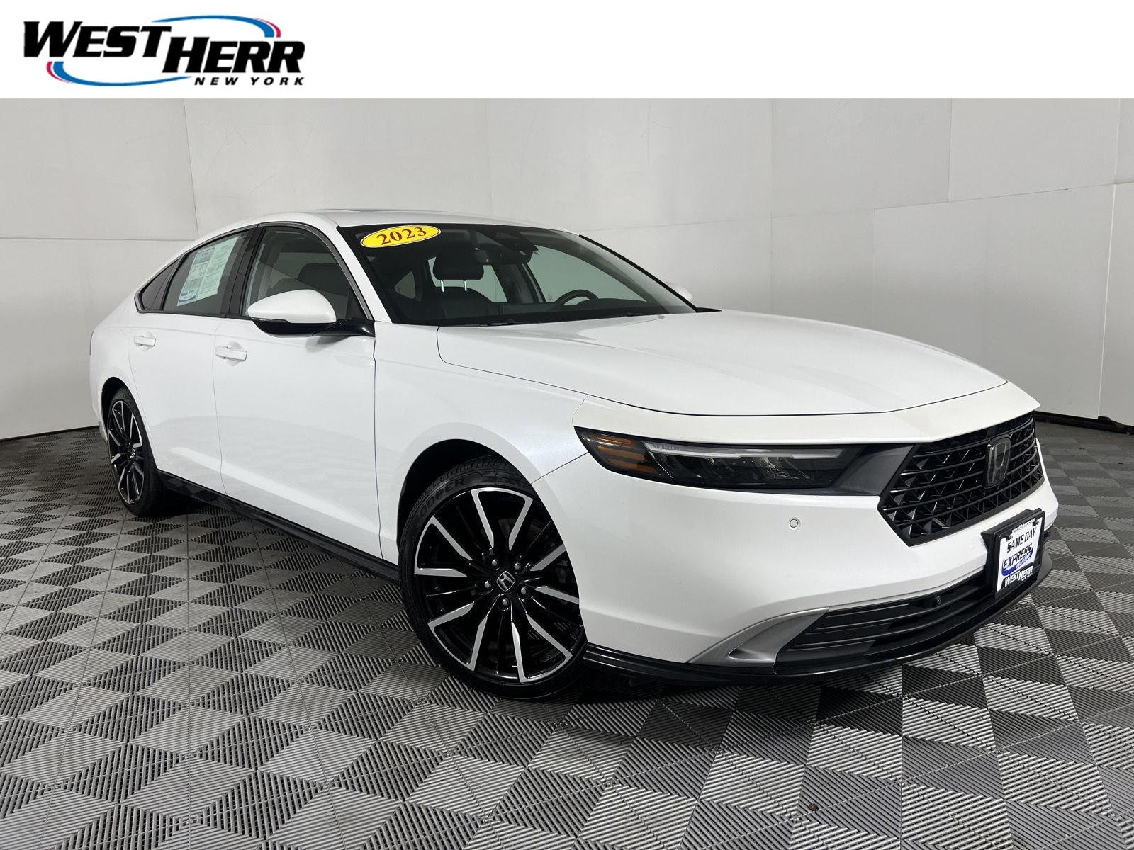 Used 2023 Platinum White Pearl Honda Touring image 1