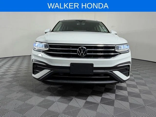 Used 2022 Black Volkswagen 2.0T SE image 2