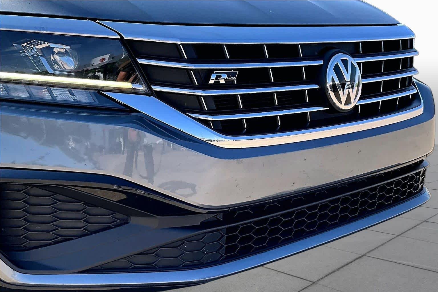 Used 2020 Platinum Gray Metallic Volkswagen 2.0T R-Line image 29