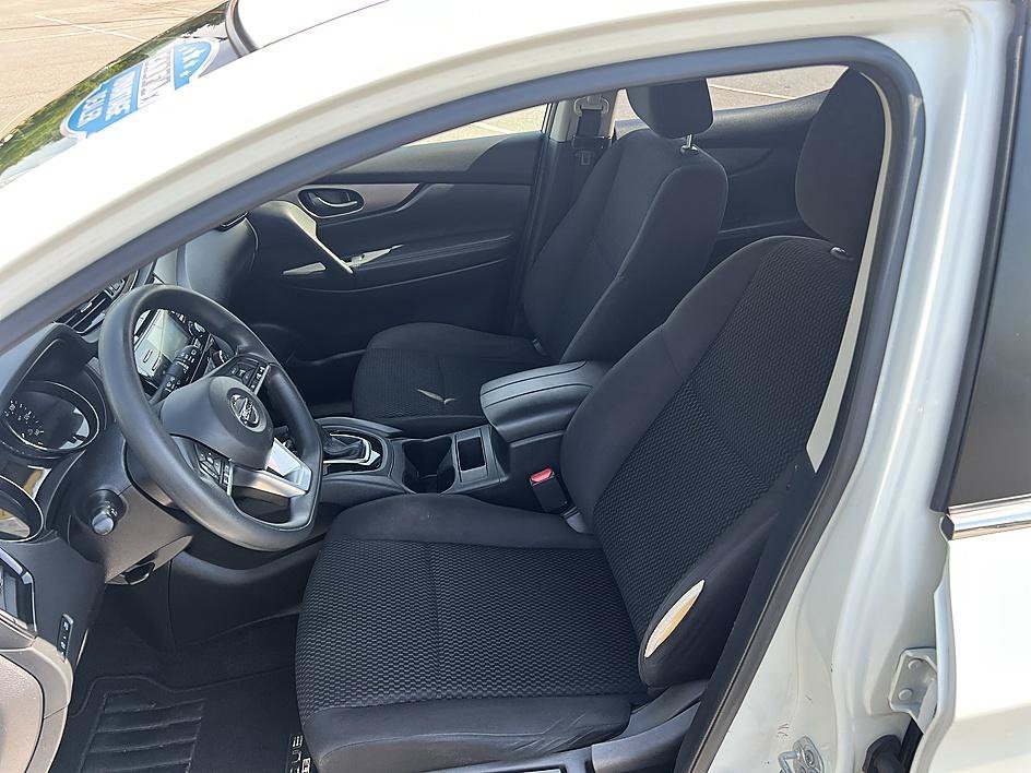 Used 2017 Glacier White Nissan S image 13